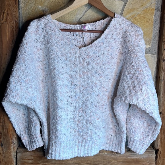 Chloe & Cyrus Tania V-Neck Sweater 🫶 - Picture 4 of 7